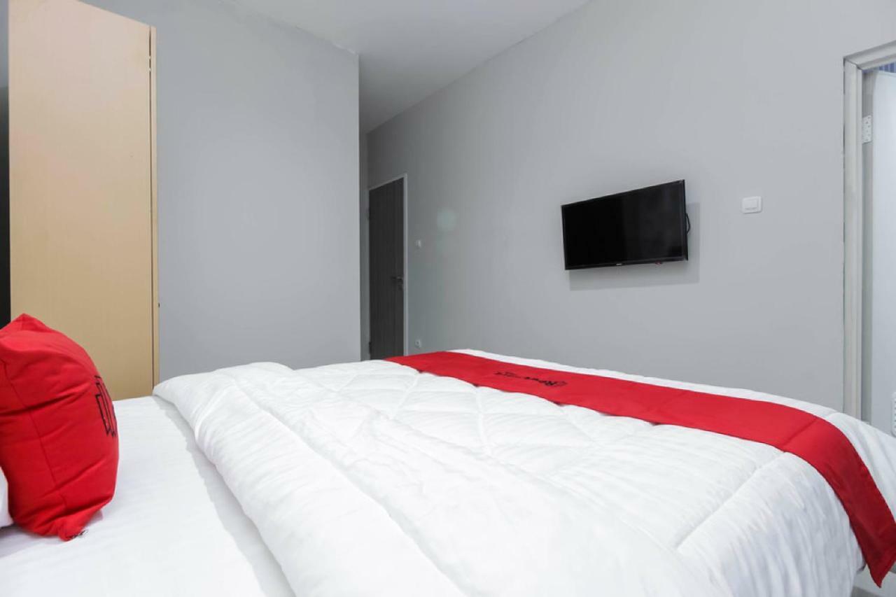 Reddoorz Syariah Near Metropolitan Mall Бекаси Экстерьер фото
